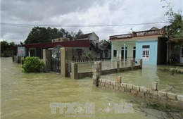 Nhiều nhà dân, hoa màu ở Thanh Hóa  ngập sâu trong nước do áp thấp nhiệt đới
